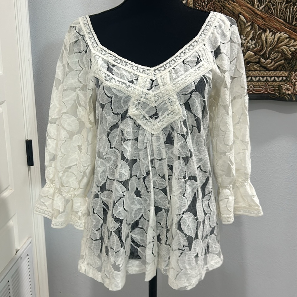 Grecia White Floral All Lace Top. Size M (450)1)